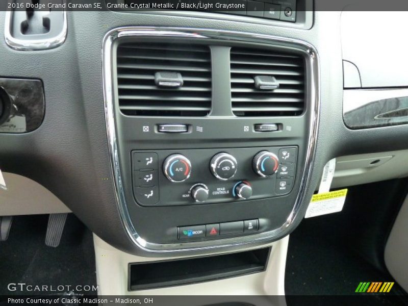 Granite Crystal Metallic / Black/Light Graystone 2016 Dodge Grand Caravan SE