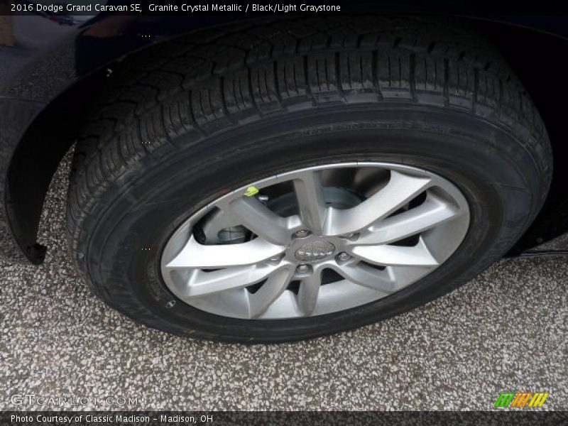 Granite Crystal Metallic / Black/Light Graystone 2016 Dodge Grand Caravan SE