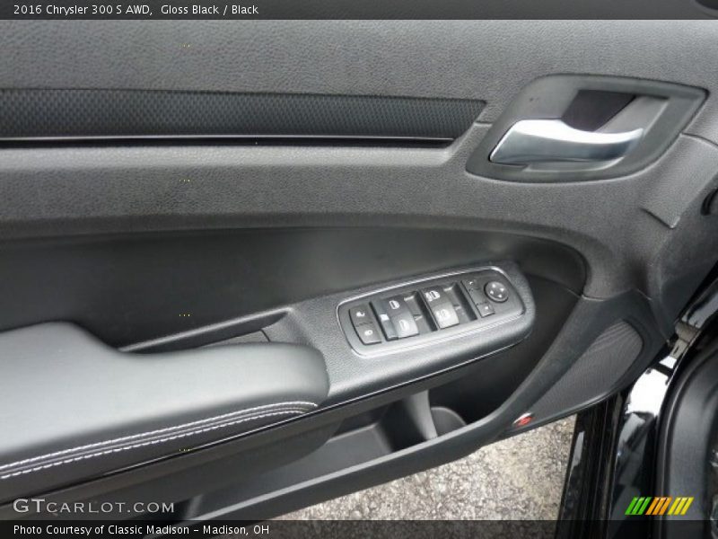 Gloss Black / Black 2016 Chrysler 300 S AWD