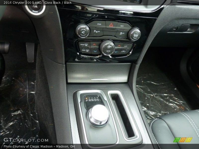 Gloss Black / Black 2016 Chrysler 300 S AWD
