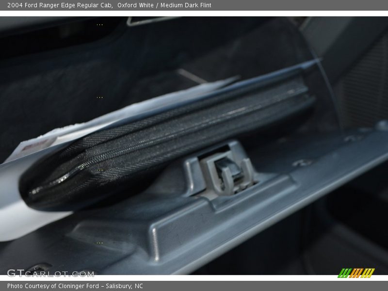 Oxford White / Medium Dark Flint 2004 Ford Ranger Edge Regular Cab