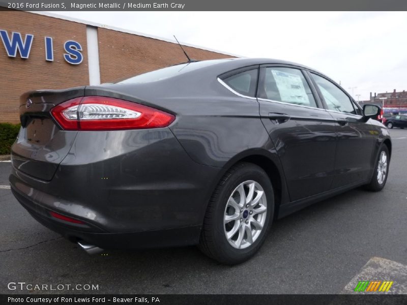 Magnetic Metallic / Medium Earth Gray 2016 Ford Fusion S