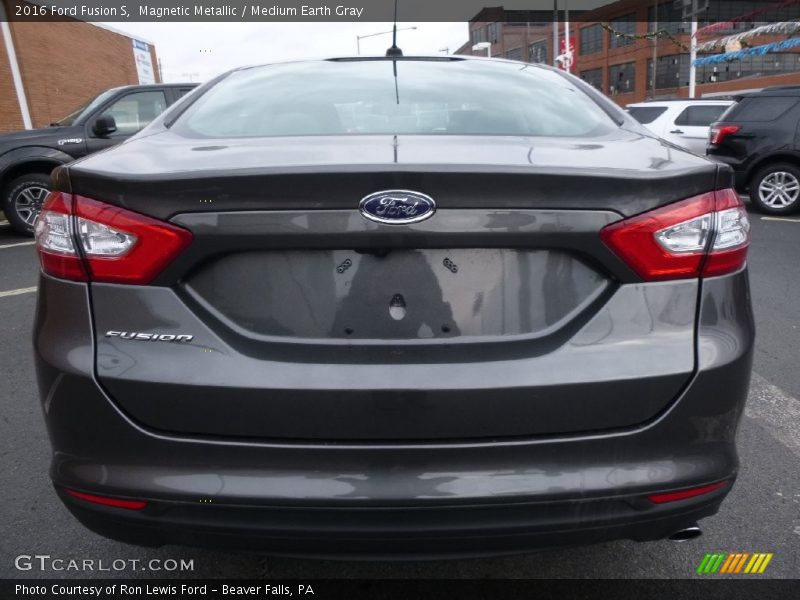 Magnetic Metallic / Medium Earth Gray 2016 Ford Fusion S