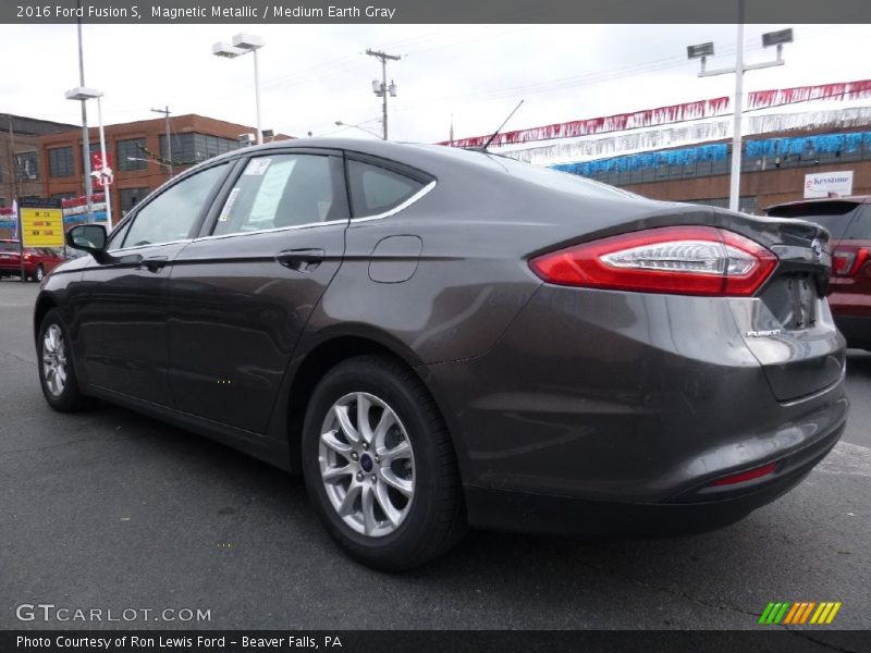 Magnetic Metallic / Medium Earth Gray 2016 Ford Fusion S