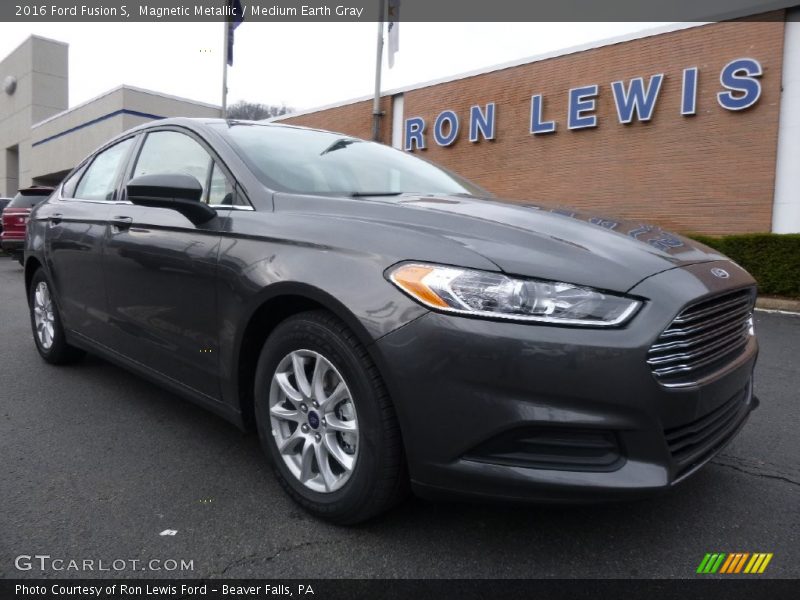 Magnetic Metallic / Medium Earth Gray 2016 Ford Fusion S