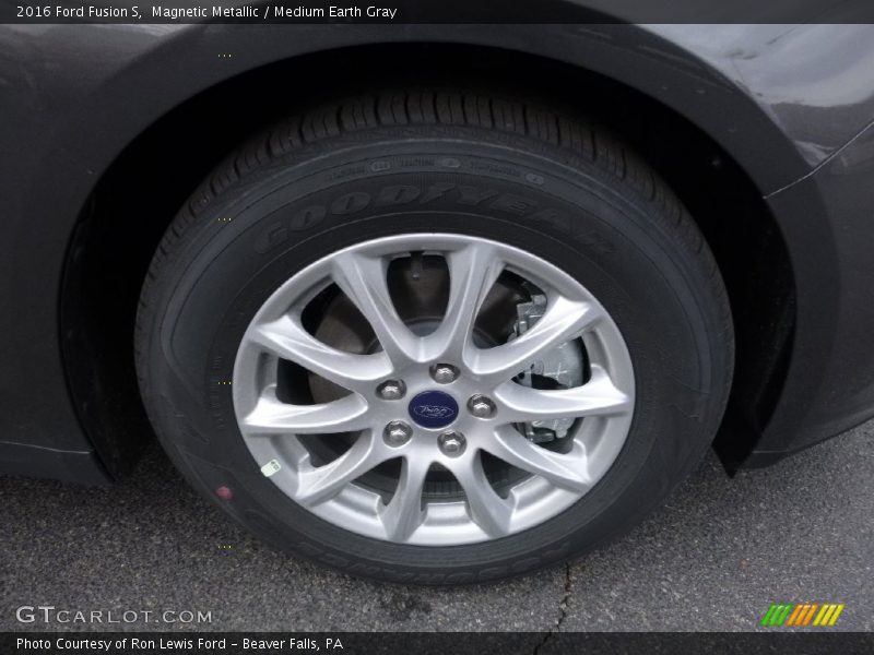 Magnetic Metallic / Medium Earth Gray 2016 Ford Fusion S