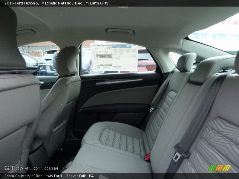 Magnetic Metallic / Medium Earth Gray 2016 Ford Fusion S
