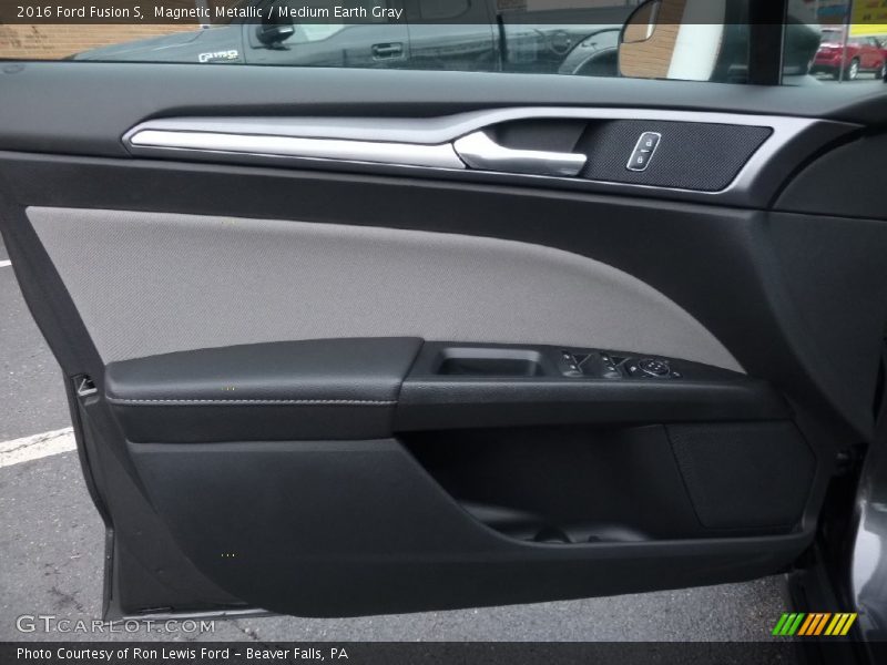 Magnetic Metallic / Medium Earth Gray 2016 Ford Fusion S
