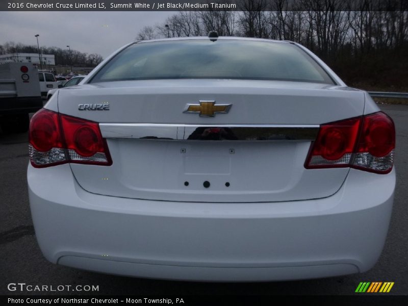 Summit White / Jet Black/Medium Titanium 2016 Chevrolet Cruze Limited LS