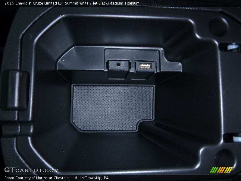 Summit White / Jet Black/Medium Titanium 2016 Chevrolet Cruze Limited LS