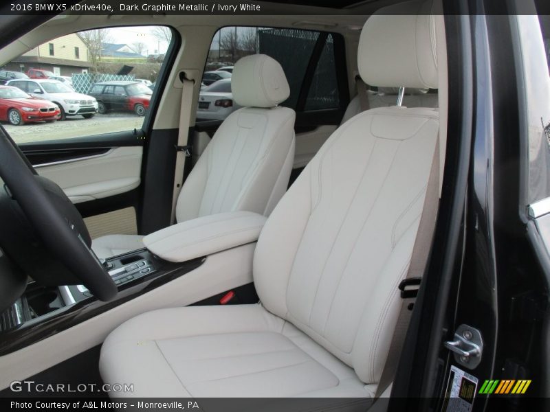 Front Seat of 2016 X5 xDrive40e