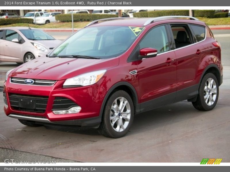 Front 3/4 View of 2014 Escape Titanium 1.6L EcoBoost 4WD
