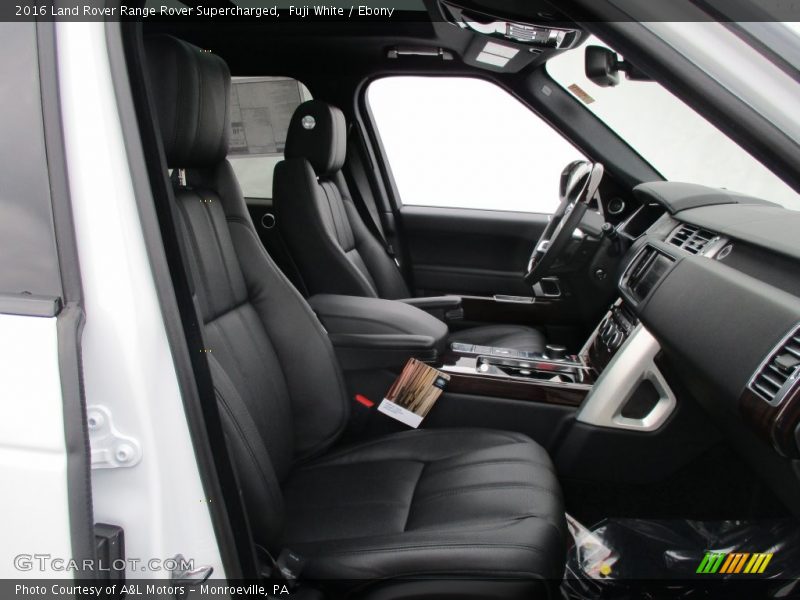 Fuji White / Ebony 2016 Land Rover Range Rover Supercharged