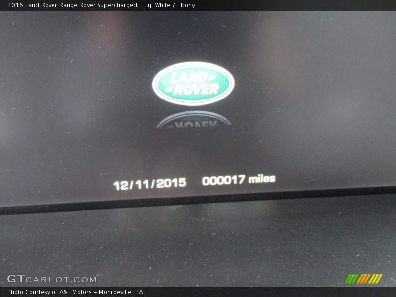 Fuji White / Ebony 2016 Land Rover Range Rover Supercharged