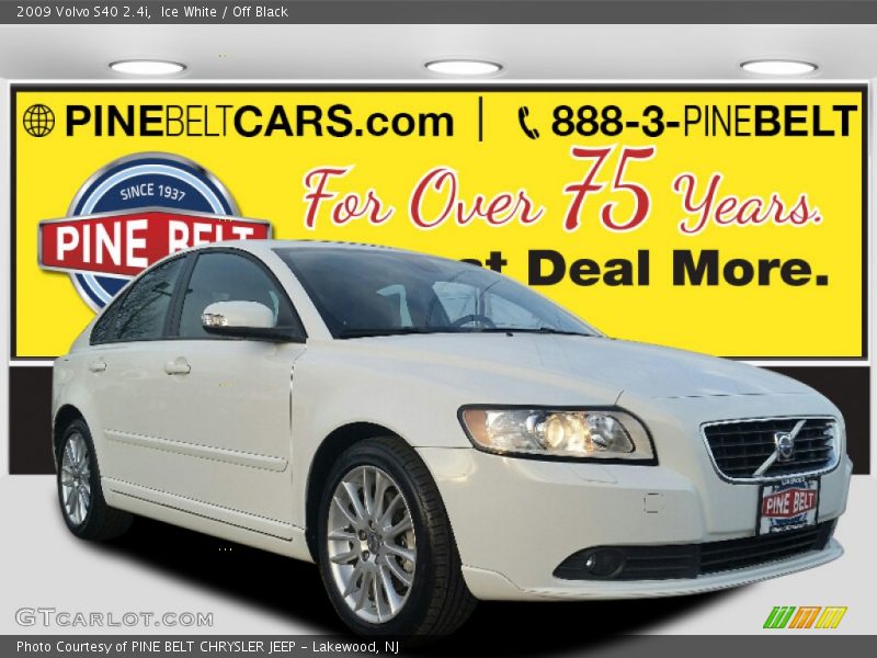 Ice White / Off Black 2009 Volvo S40 2.4i