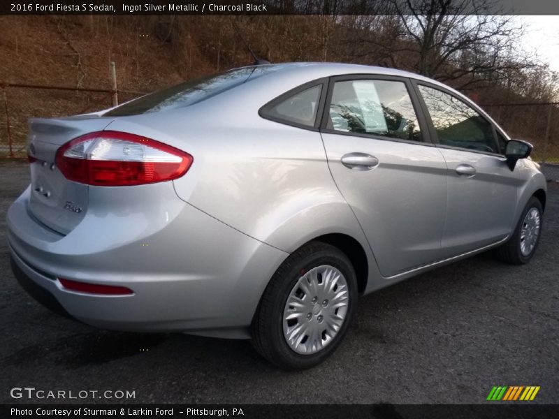 Ingot Silver Metallic / Charcoal Black 2016 Ford Fiesta S Sedan