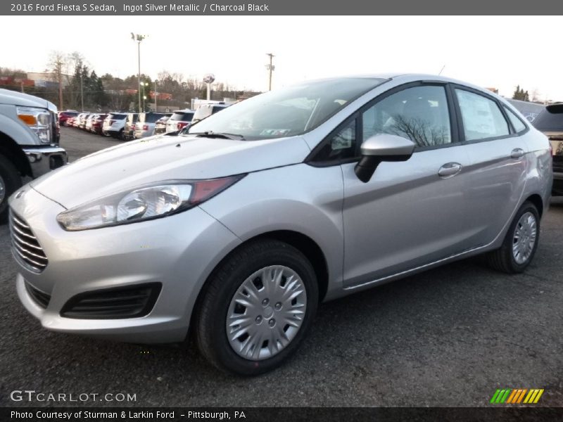 Ingot Silver Metallic / Charcoal Black 2016 Ford Fiesta S Sedan
