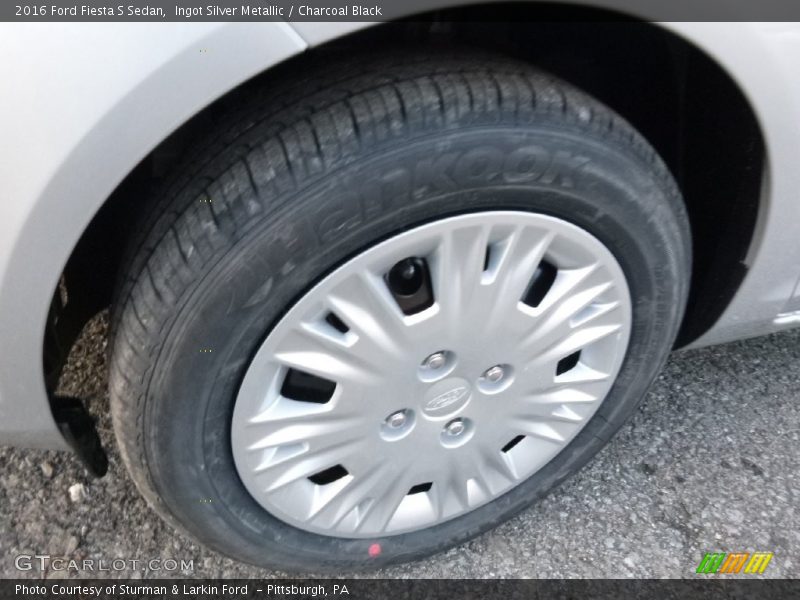 Ingot Silver Metallic / Charcoal Black 2016 Ford Fiesta S Sedan