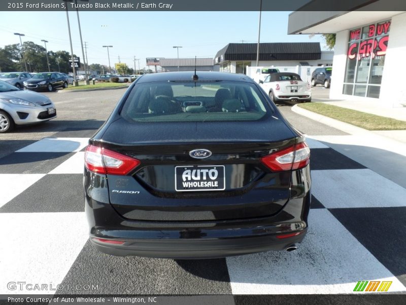 Tuxedo Black Metallic / Earth Gray 2015 Ford Fusion S