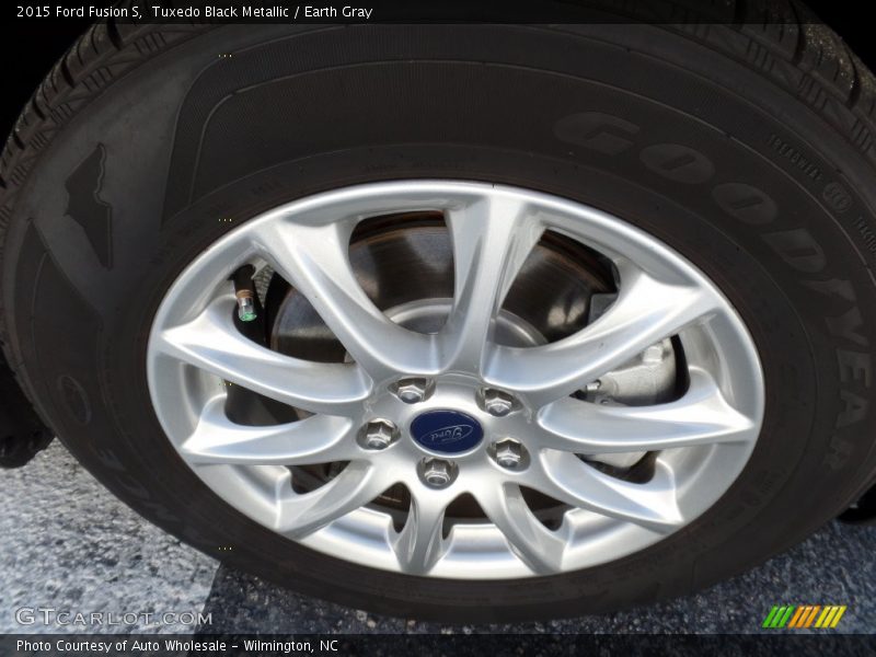 Tuxedo Black Metallic / Earth Gray 2015 Ford Fusion S
