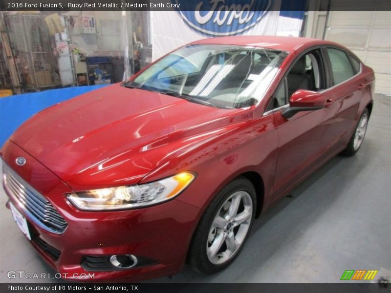 Ruby Red Metallic / Medium Earth Gray 2016 Ford Fusion S