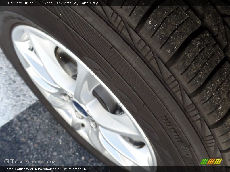 Tuxedo Black Metallic / Earth Gray 2015 Ford Fusion S