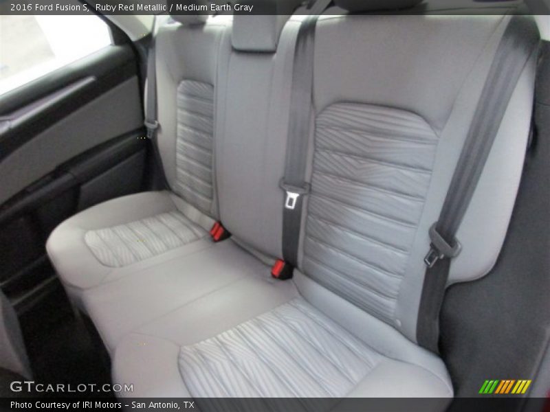 Ruby Red Metallic / Medium Earth Gray 2016 Ford Fusion S