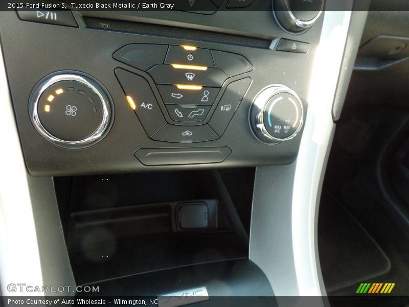 Tuxedo Black Metallic / Earth Gray 2015 Ford Fusion S