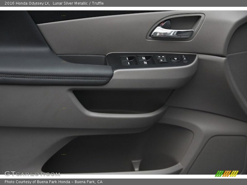 Lunar Silver Metallic / Truffle 2016 Honda Odyssey LX