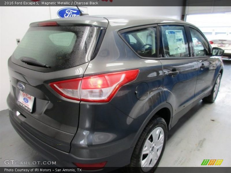 Magnetic Metallic / Charcoal Black 2016 Ford Escape S