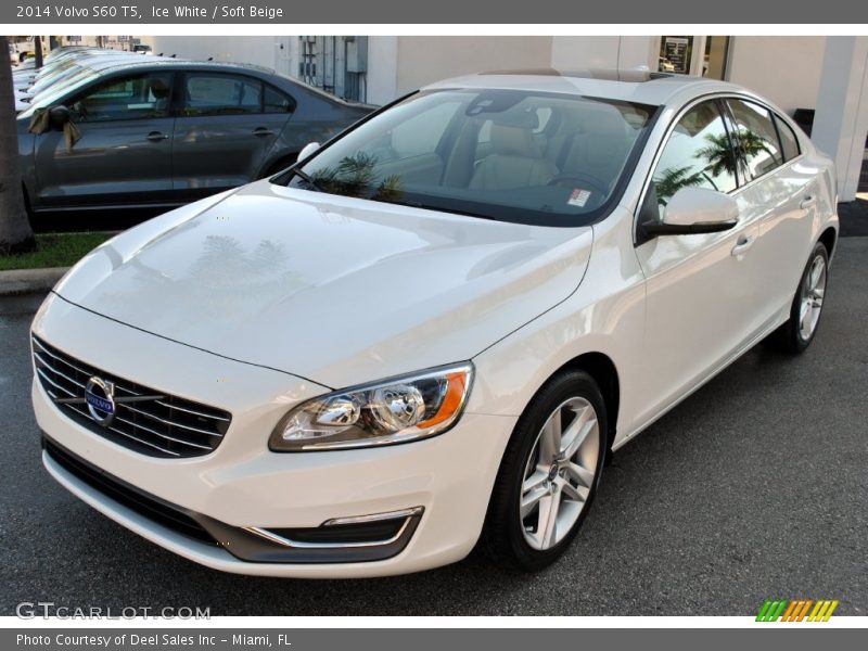 Ice White / Soft Beige 2014 Volvo S60 T5
