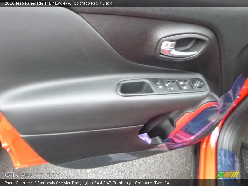 Colorado Red / Black 2016 Jeep Renegade Trailhawk 4x4