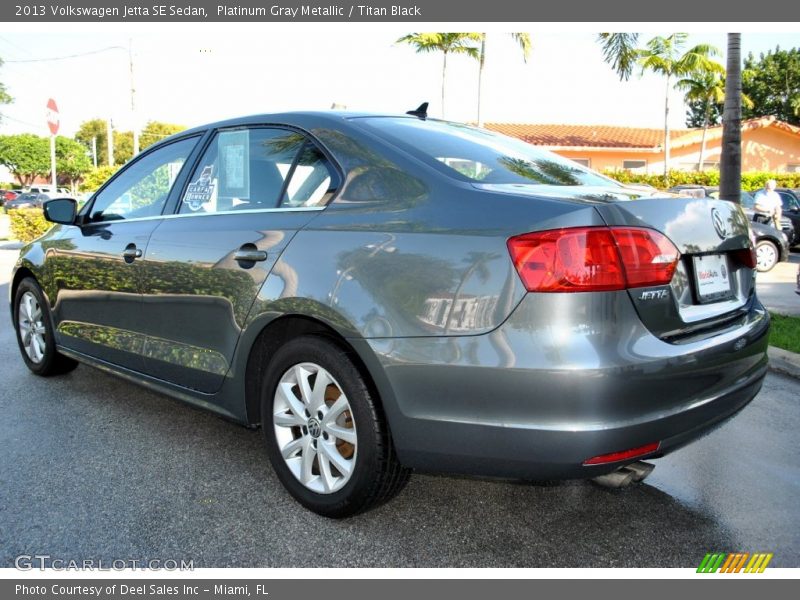 Platinum Gray Metallic / Titan Black 2013 Volkswagen Jetta SE Sedan