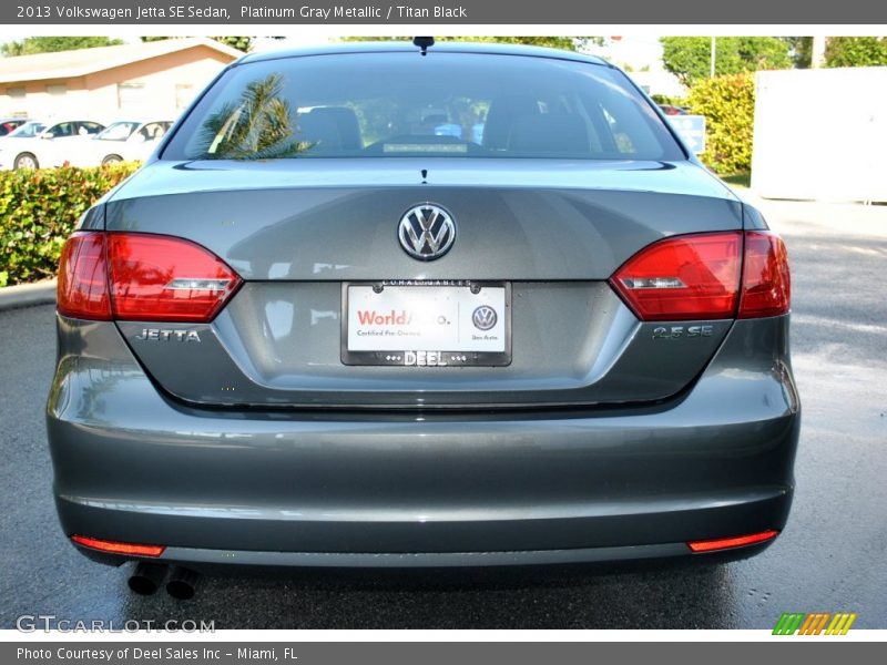 Platinum Gray Metallic / Titan Black 2013 Volkswagen Jetta SE Sedan