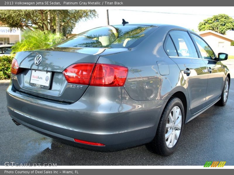 Platinum Gray Metallic / Titan Black 2013 Volkswagen Jetta SE Sedan