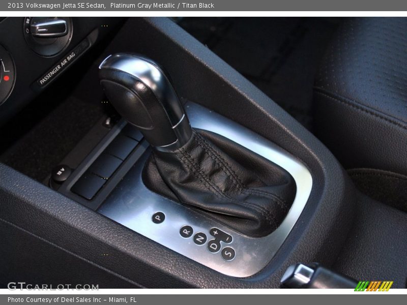 Platinum Gray Metallic / Titan Black 2013 Volkswagen Jetta SE Sedan