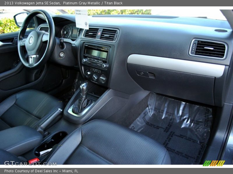 Platinum Gray Metallic / Titan Black 2013 Volkswagen Jetta SE Sedan