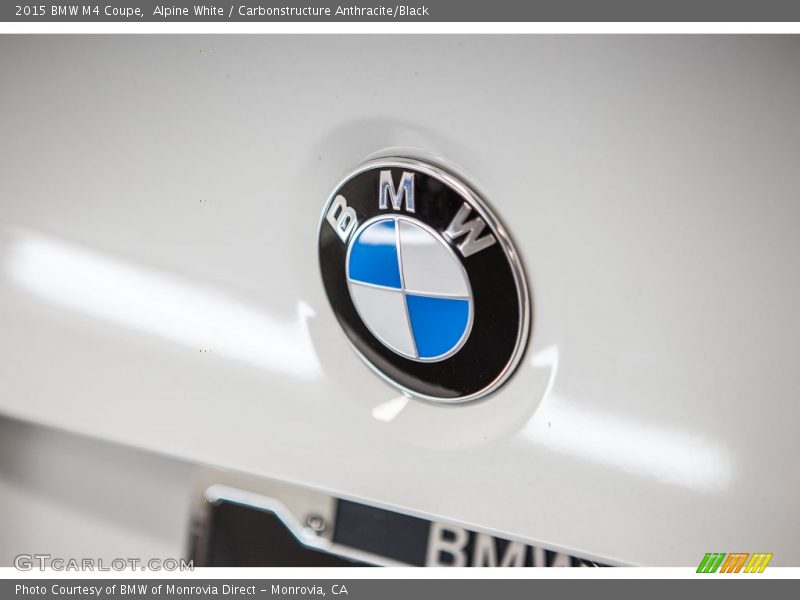 Alpine White / Carbonstructure Anthracite/Black 2015 BMW M4 Coupe