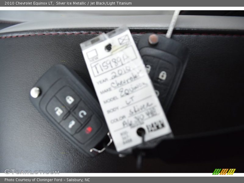 Silver Ice Metallic / Jet Black/Light Titanium 2010 Chevrolet Equinox LT