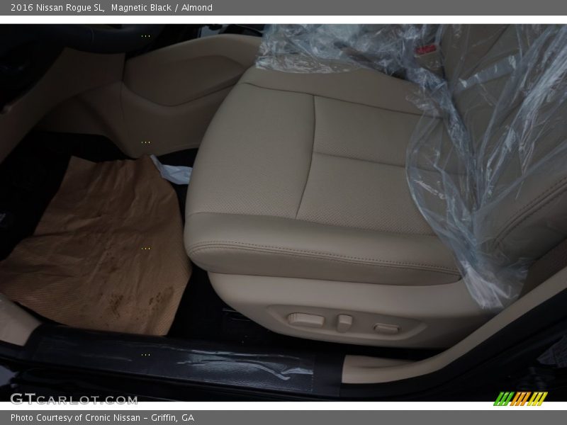 Magnetic Black / Almond 2016 Nissan Rogue SL