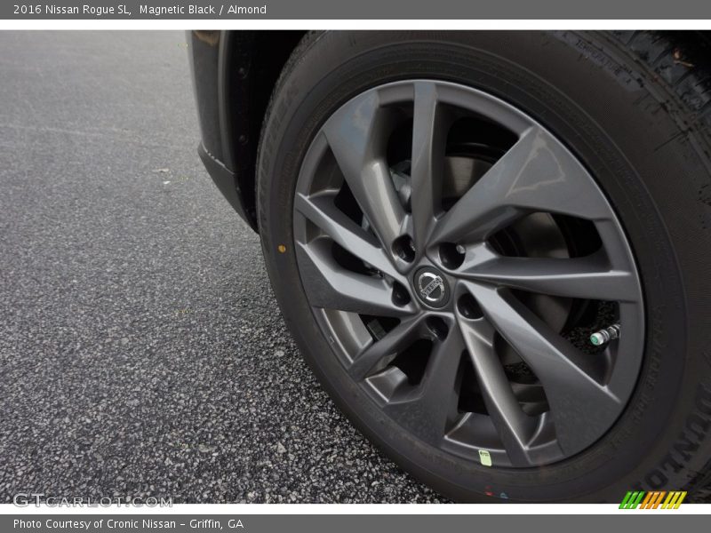 Magnetic Black / Almond 2016 Nissan Rogue SL