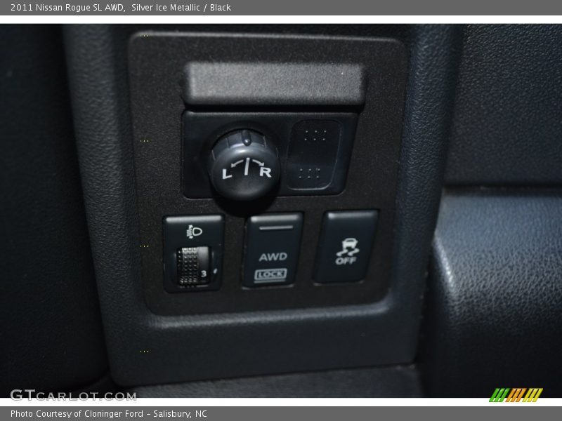Silver Ice Metallic / Black 2011 Nissan Rogue SL AWD