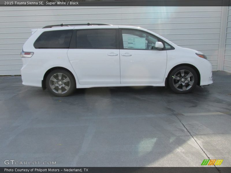 Super White / Black 2015 Toyota Sienna SE