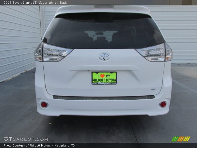 Super White / Black 2015 Toyota Sienna SE