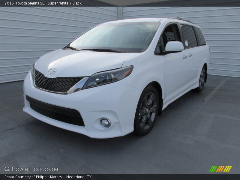Super White / Black 2015 Toyota Sienna SE