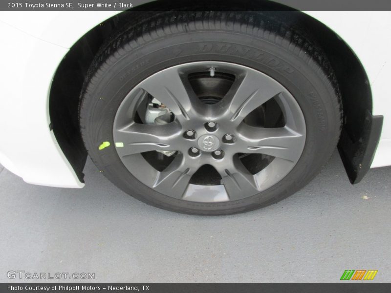 Super White / Black 2015 Toyota Sienna SE
