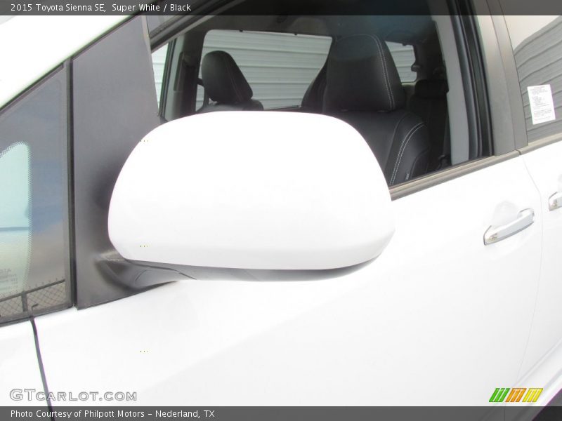Super White / Black 2015 Toyota Sienna SE