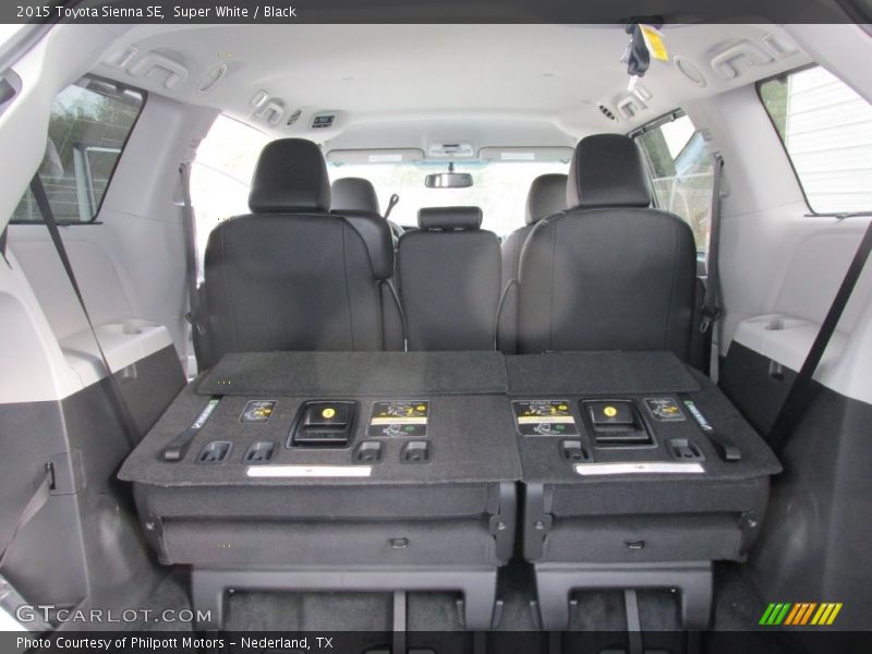 Super White / Black 2015 Toyota Sienna SE
