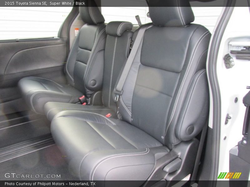 Super White / Black 2015 Toyota Sienna SE