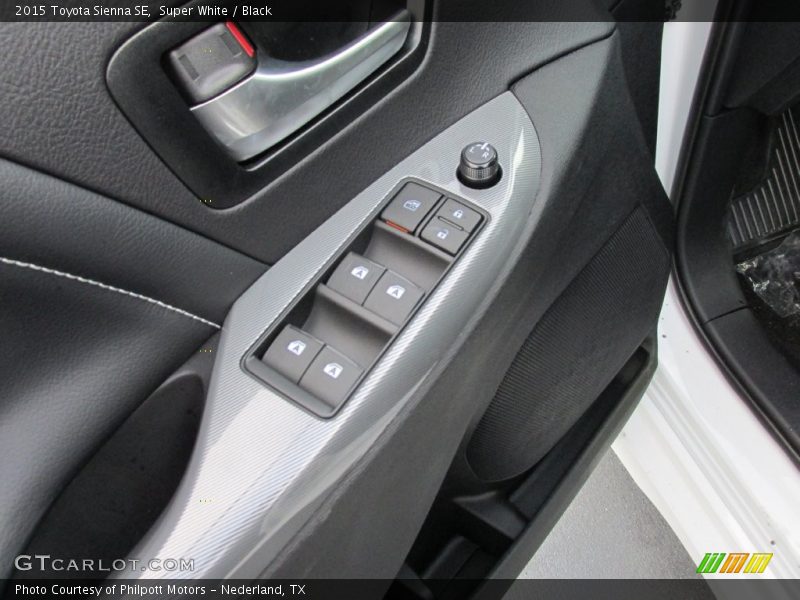Super White / Black 2015 Toyota Sienna SE
